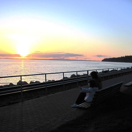 Ocean Promenade Hotel White Rock Exterior foto