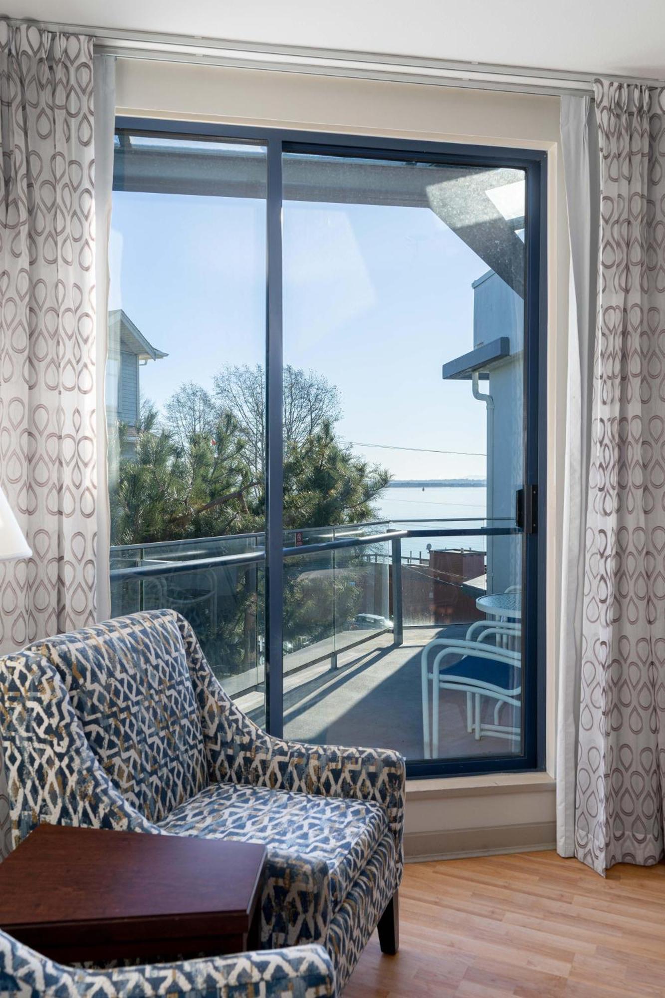 Ocean Promenade Hotel White Rock Quarto foto