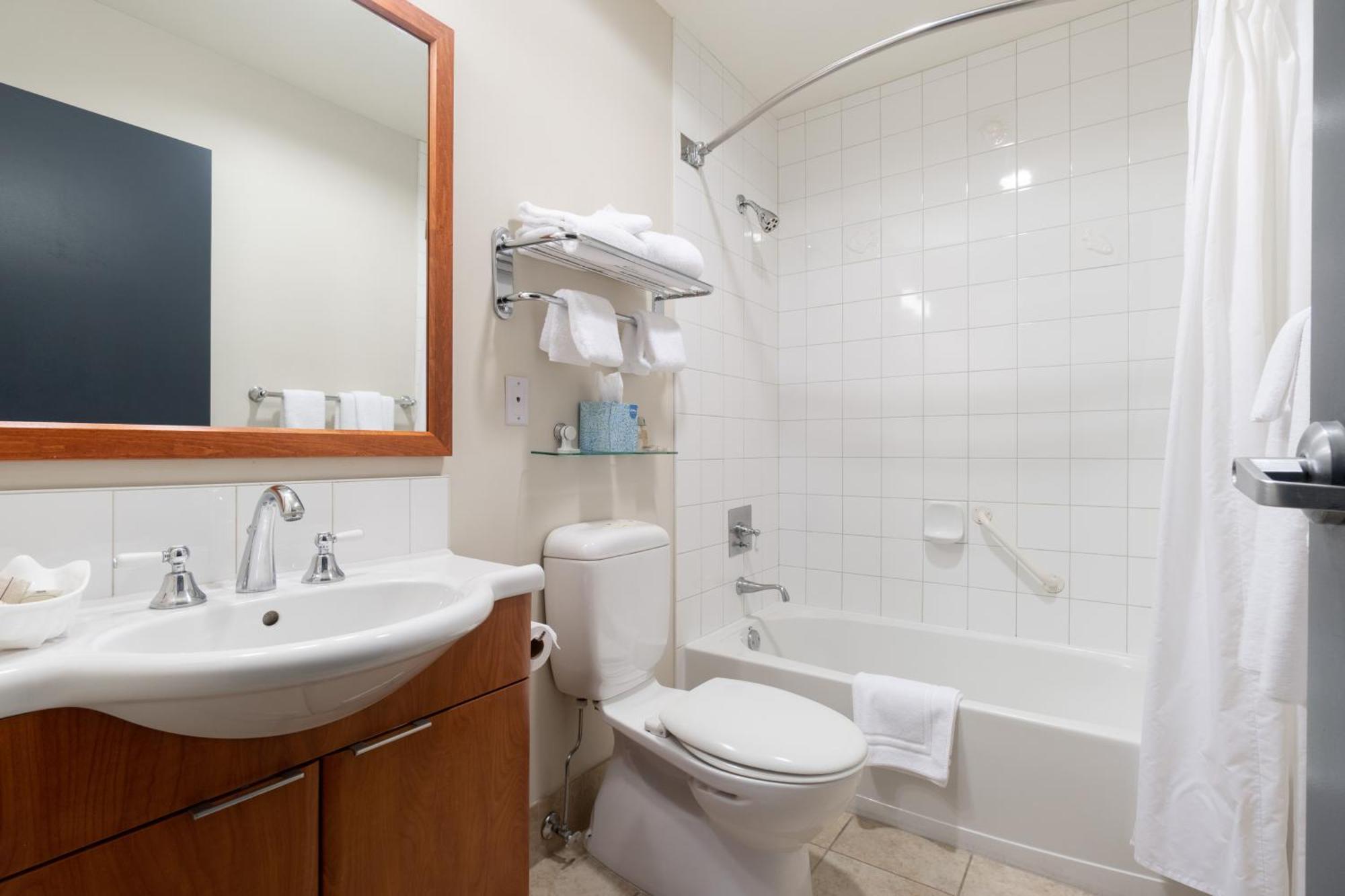 Ocean Promenade Hotel White Rock Quarto foto